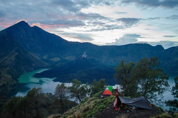 Jeng Yang travel mount rinjani indonesia hiking mountains trekking volcanoes volcano